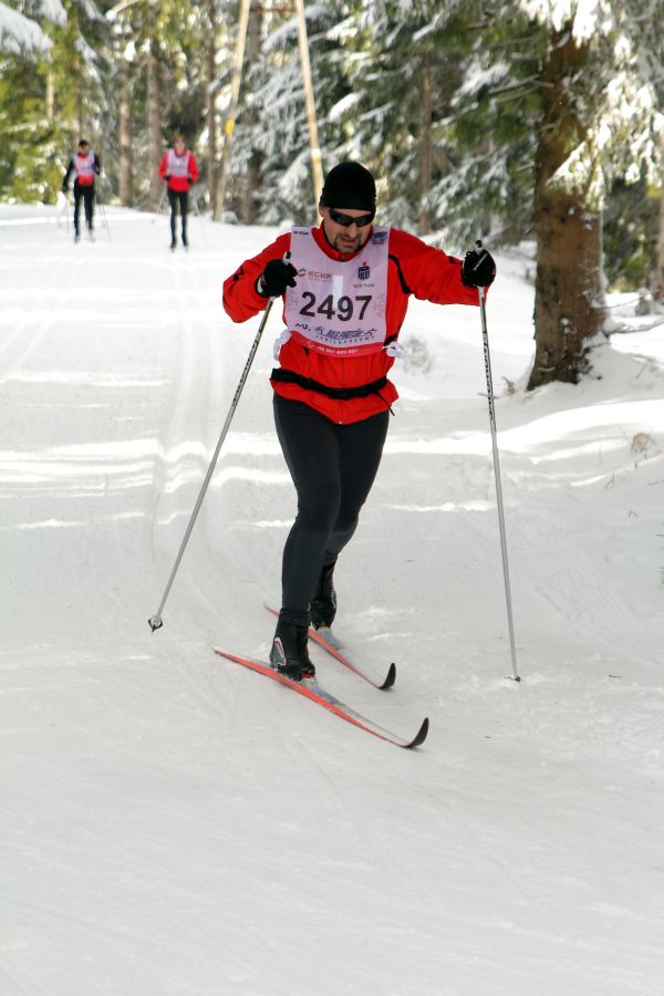 Michał Szczepaniak na trasie biegu  Fot. Fotomaraton.pl